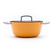 Litinový hrnec o průměru 24 cm z tenkostěnné litiny. Barva: oranžová. Vhodný na polévky, omáčky i pečení.
