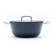 Litinový hrnec o průměru 26 cm z tenkostěnné litiny. Barva: matná černá. Vhodný na polévky, omáčky i pečení.